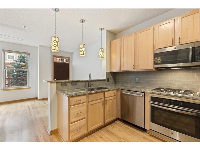 Building Photo - 600 N 2nd St