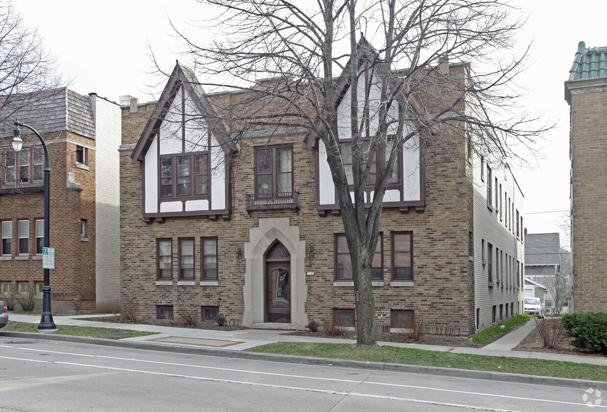 Primary Photo - 3546 N Oakland Ave