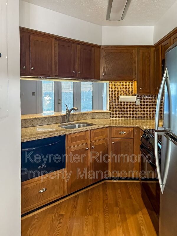 Foto del edificio - 7802 Fitzgerald Ct