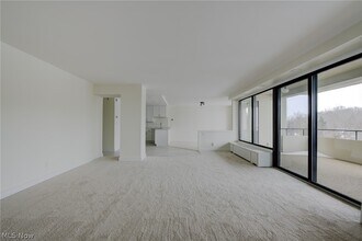 Building Photo - 2 Bratenahl Pl