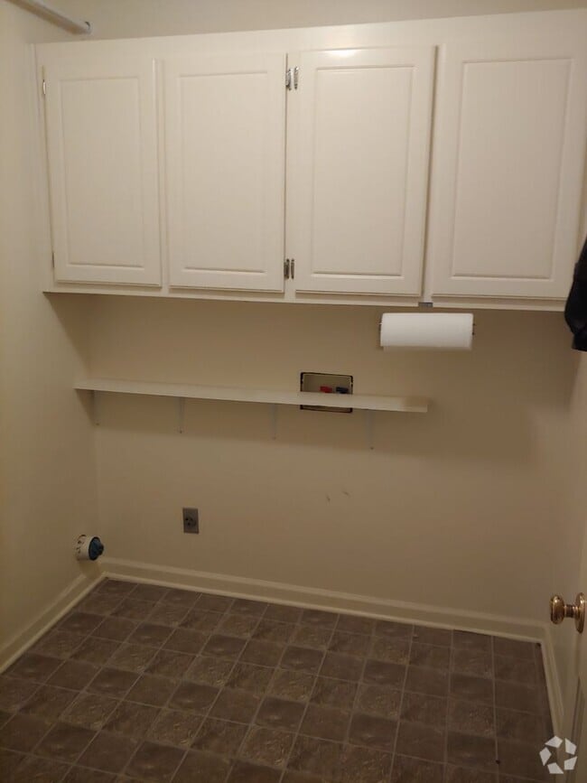 Building Photo - 4001 Hanover Ct