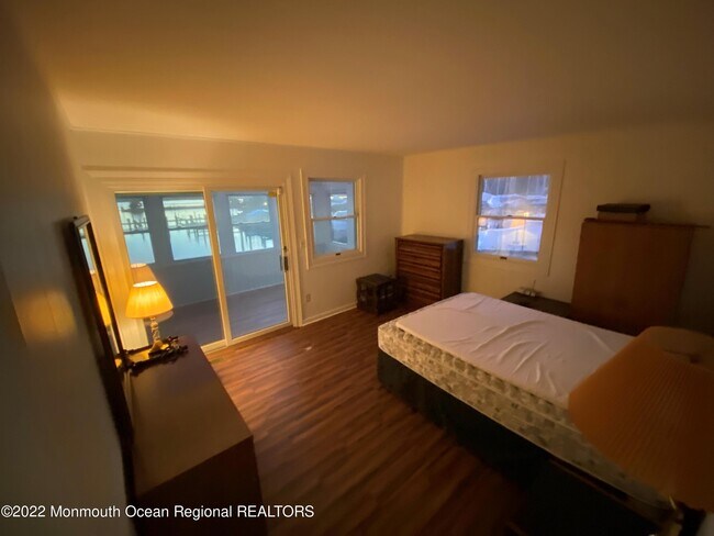 Foto del edificio - 10 Lake Dr