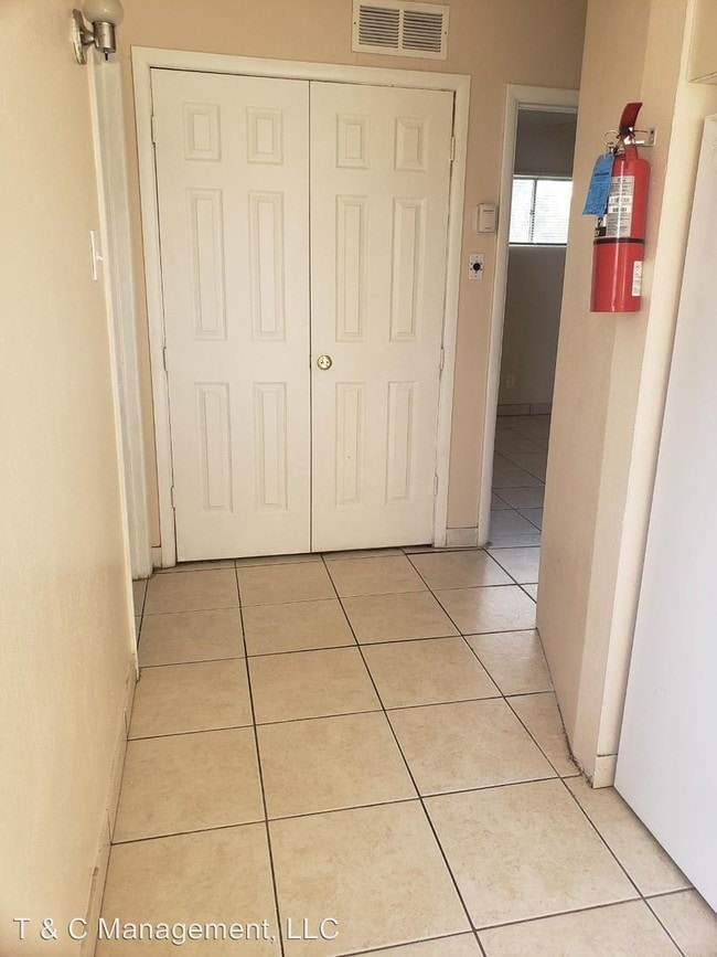 Building Photo - 1132 Palomas Dr SE