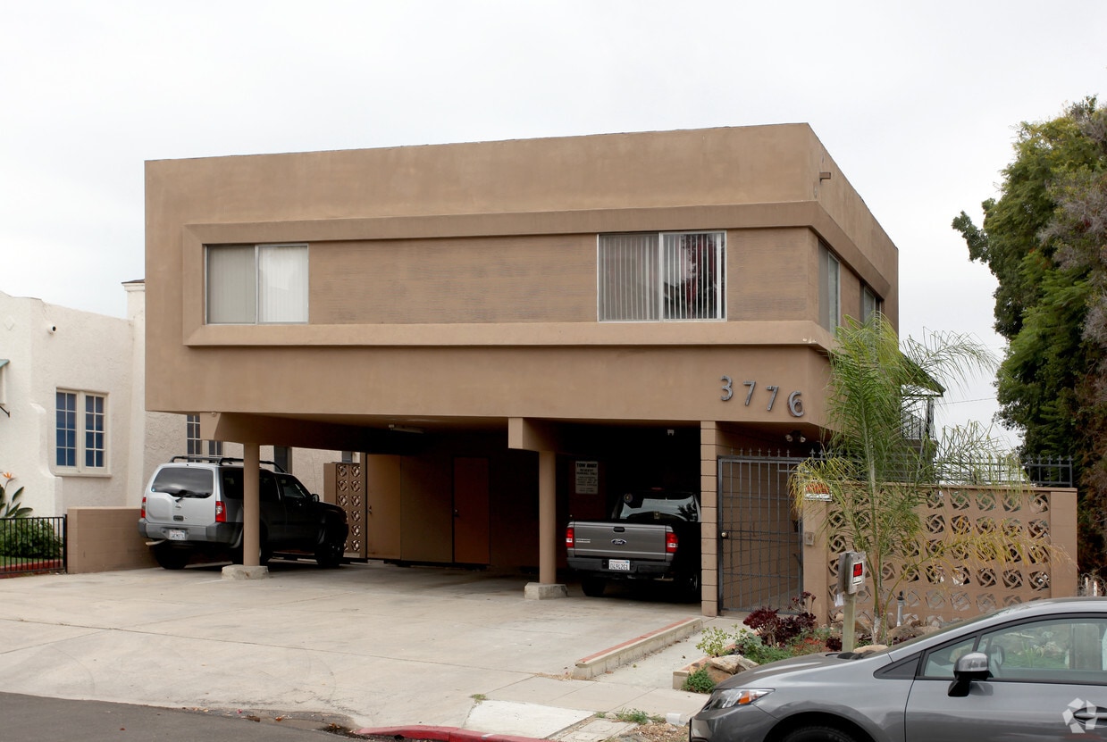 Building Photo - 3776 Villa Terr.
