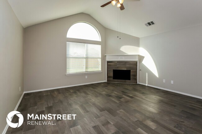 Foto del edificio - 305 Flowering Plum Ln