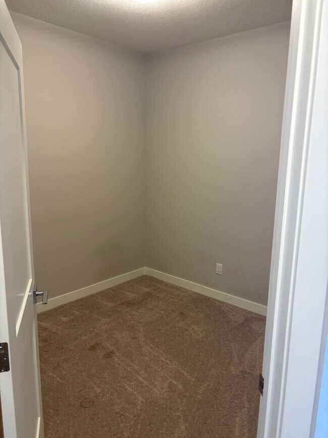 Building Photo - 60 Sage Walk