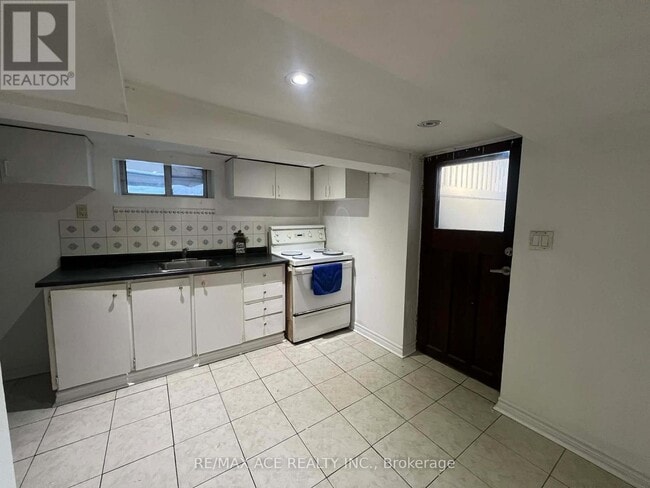 Building Photo - 12 Mahoney Ave