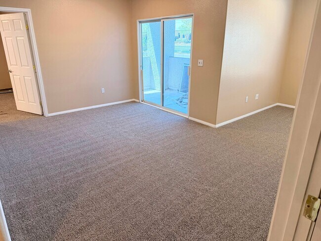 Foto del edificio - 7255 W Sunset Rd