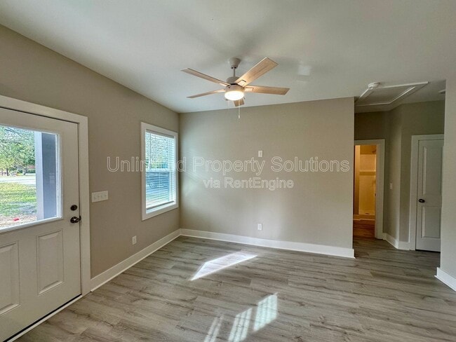 Building Photo - 827 Bonham Ave