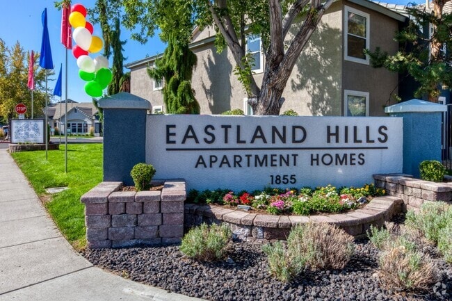 Building Photo - EASTLAND HILLS APARTMENTS