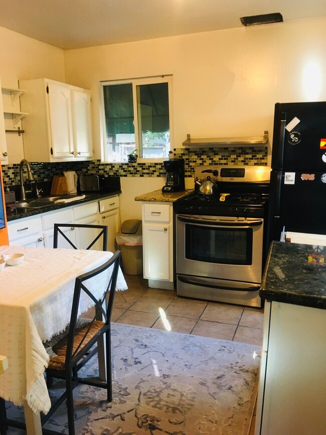 Foto del edificio - 7826 Arvilla Ave