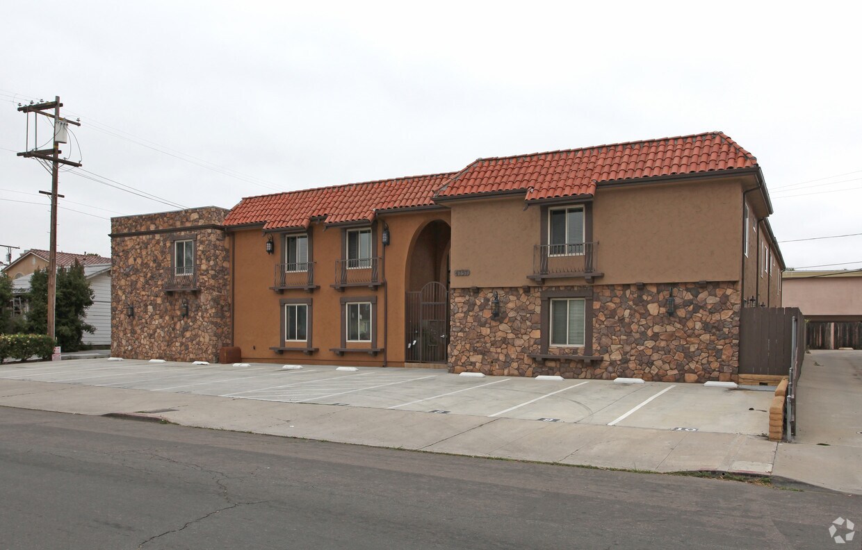 Primary Photo - 4737 34th St