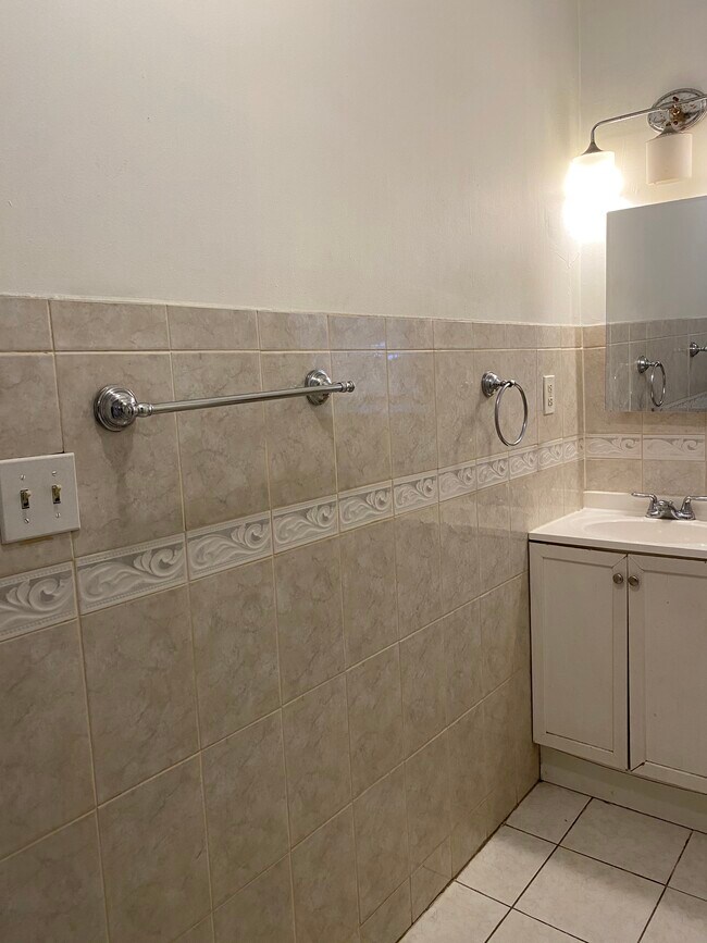 baño - 104 N Wood Ave