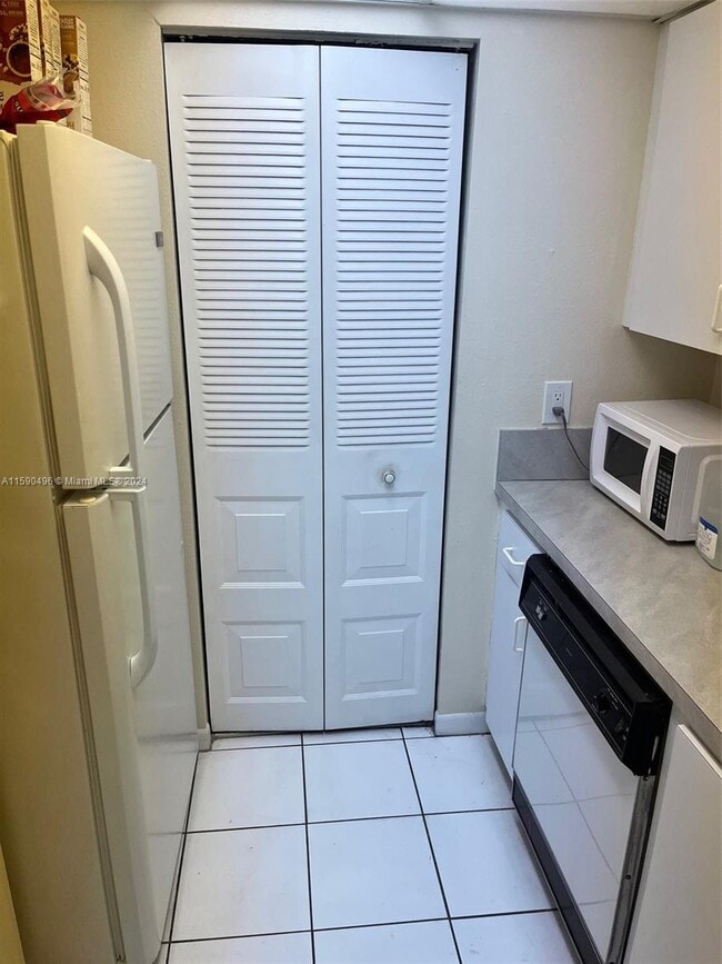 Building Photo - 500 NE 2nd St