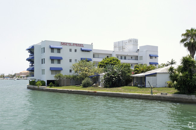 Building Photo - Venetian Isle Apartments