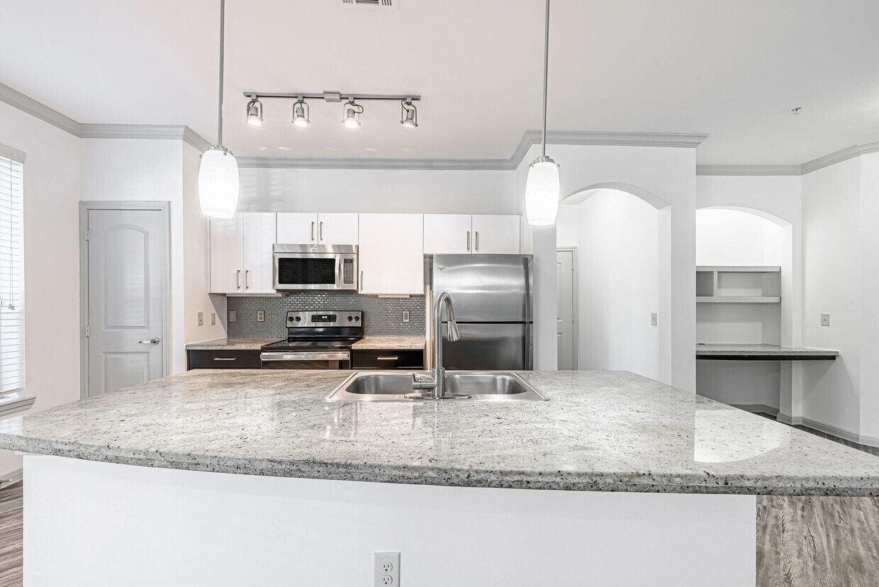 Foto principal - 8877 Lakes at 610 Dr