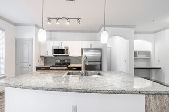 Building Photo - 8877 Lakes at 610 Dr