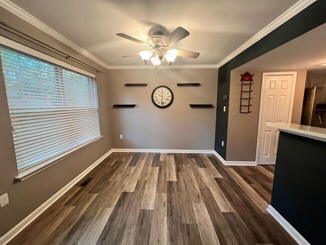 Building Photo - Amazing 3 BR/3.5 BA Townhome in Ellicott C...