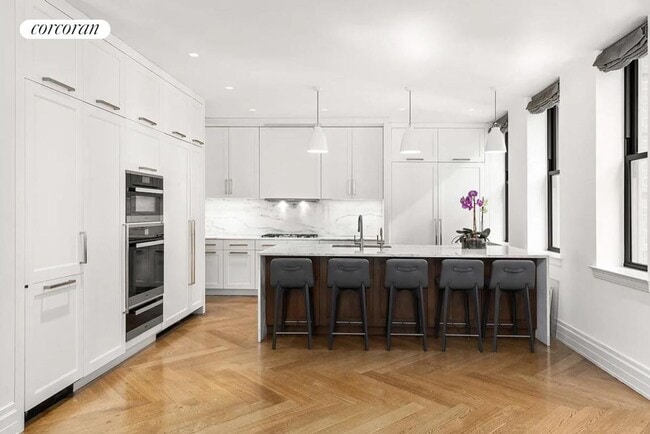 Building Photo - 235 W 75th St