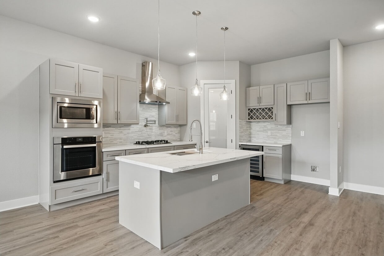 Foto principal - 3500 McBride St