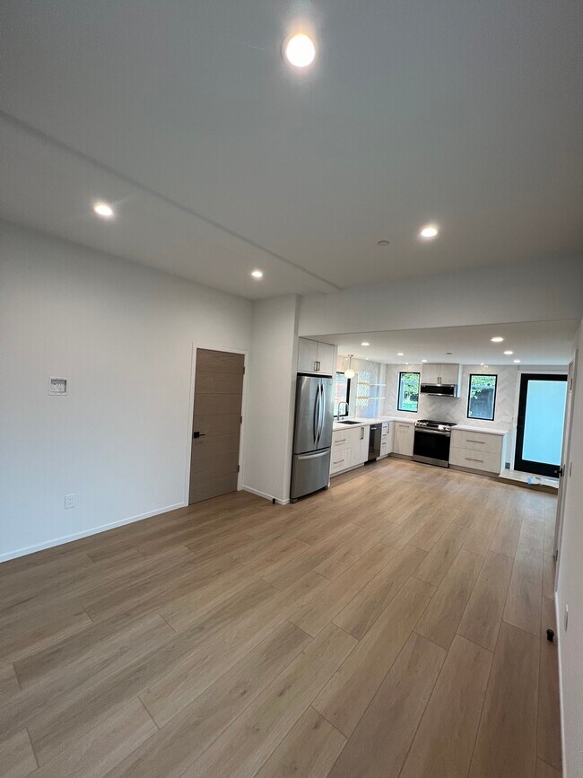 Foto del edificio - 2610 S Barrington Ave