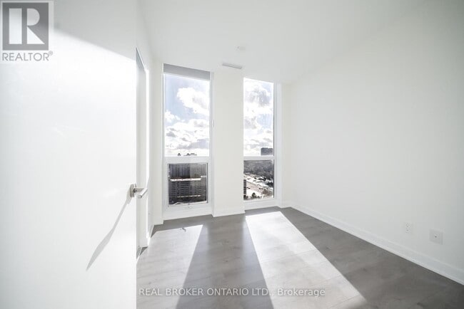 Building Photo - 2 Sonic Way