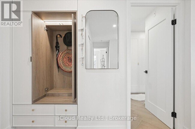 Photo du bâtiment - 2210 Lakeshore Rd.