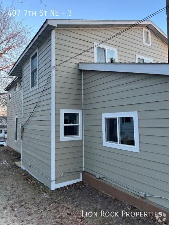 Building Photo - 407 7th St NE
