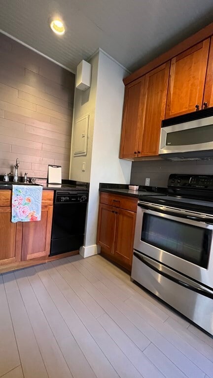 Building Photo - 351 Beacon St