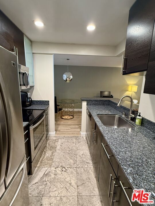 Foto del edificio - 8530 Holloway Dr