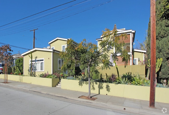 Building Photo - The Bungalows at Ocean Park