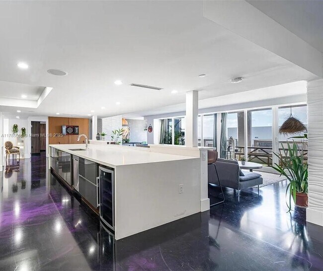 Foto del edificio - 1717 N Bayshore Dr