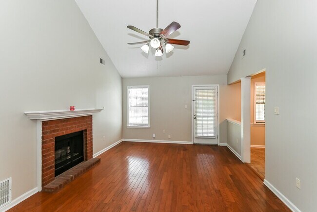 Foto del edificio - 6901 River Birch Rd