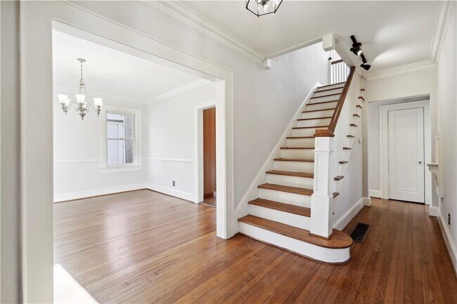 Foto del edificio - 1712 N Rock Springs Rd NE