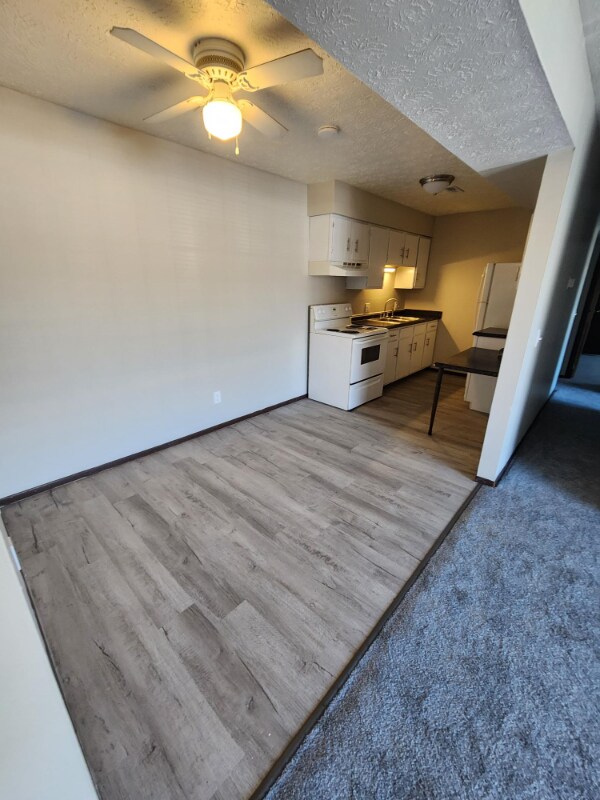 Foto del edificio - 1103 W Maple St