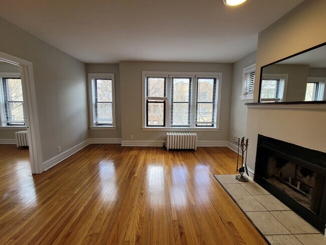 Foto del edificio - 641 W Roscoe St