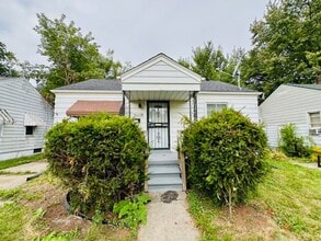 Building Photo - 9213 Plainview Ave