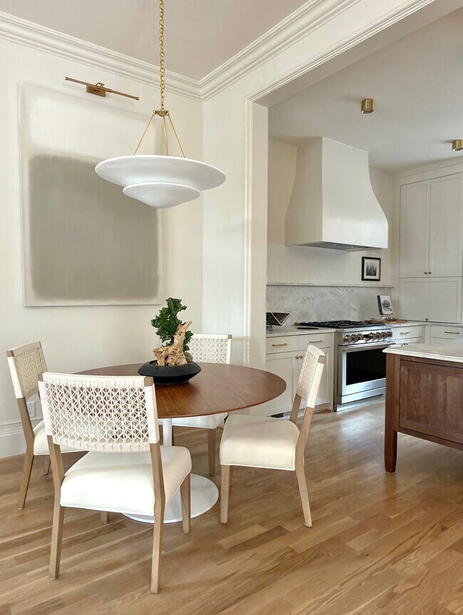 Kitchen Dining - 100 Sheridan Dr NE