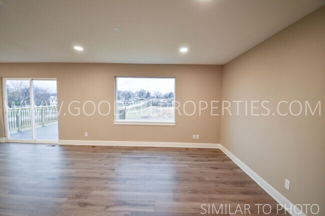 Foto del edificio - Wonderful 5 bedroom, 3.5 bath with a finis...