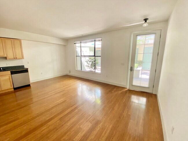 living room - 4395 Piedmont Ave