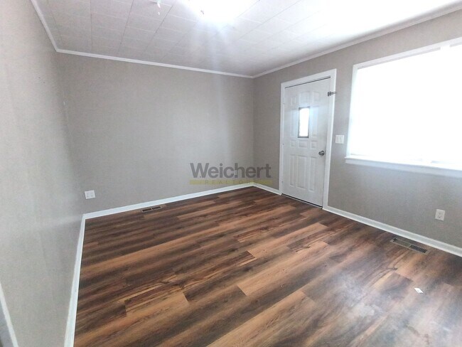 Foto del edificio - 4-Bed, 2-Bath house with huge backyard