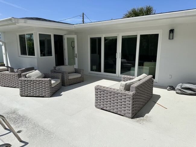 Building Photo - 408 Penguin Dr