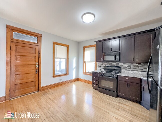 Building Photo - 4322 W Kamerling Ave