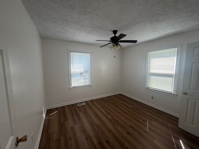 Foto del edificio - 1307 E Moody Ave