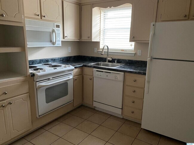 Building Photo - 8206 Willowbrook Cir SE