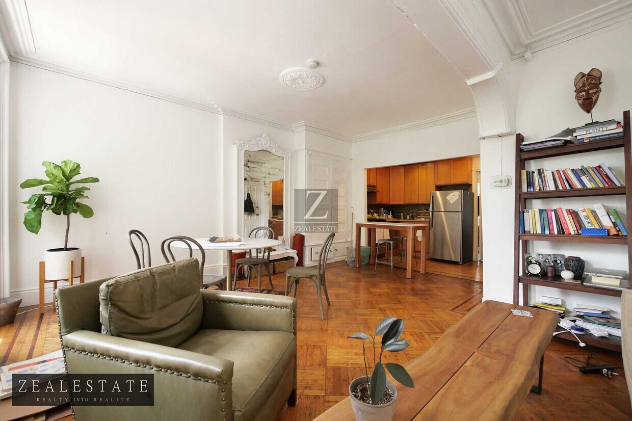 Primary Photo - 32 Saint James Place