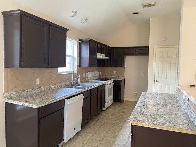 Building Photo - 6519 Greenhouse Rd