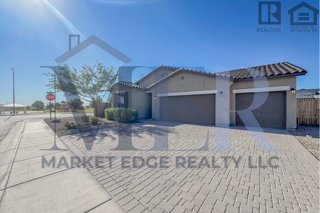 Foto del edificio - 3Bed/2Bath Home w/3 Car Gar in Casa Grande...