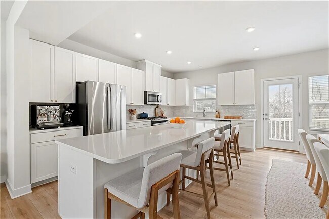 Foto del edificio - 410 Scharberry Ln