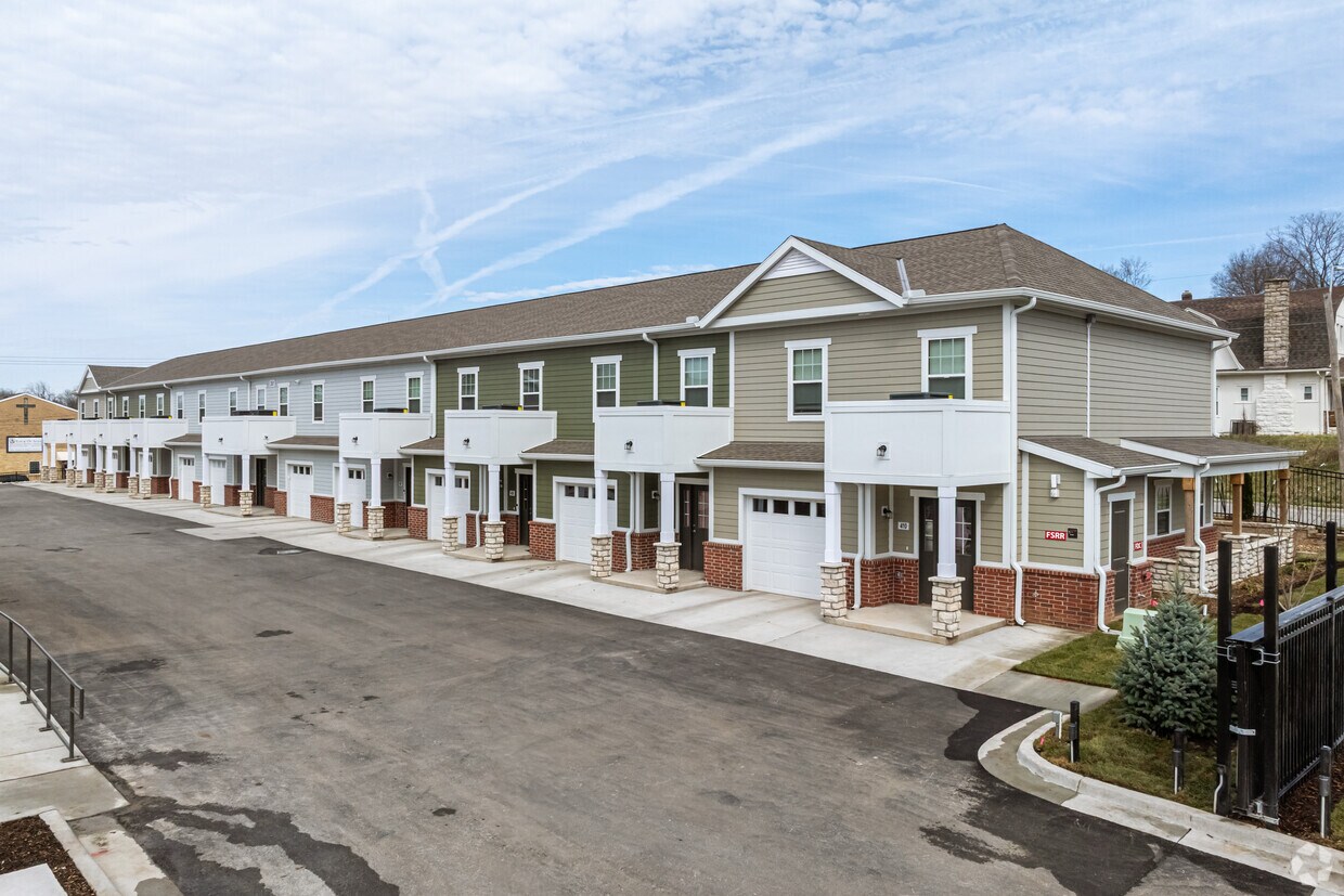 Building Photo - Oak Park Townhomes